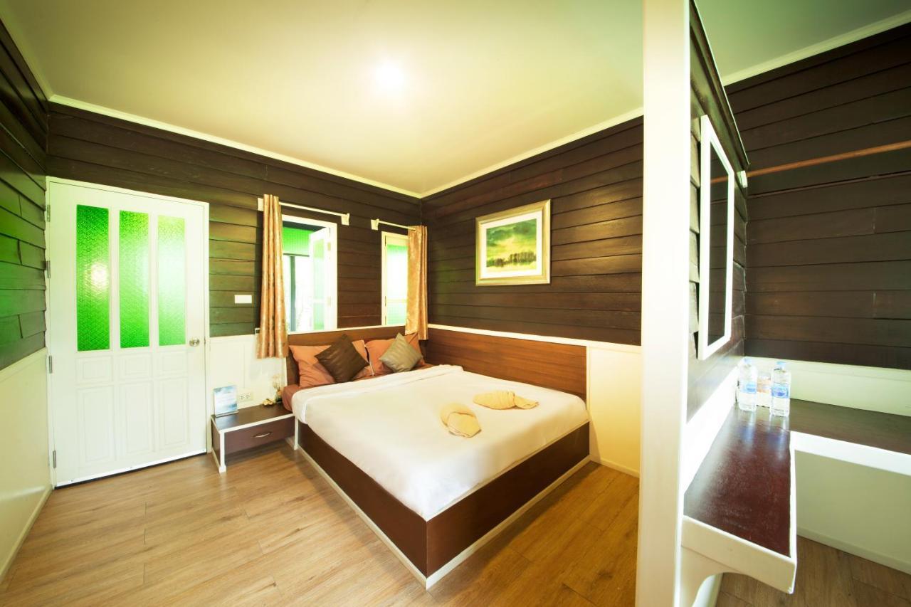 Hatthatara Resort Samut Songkhram Exterior photo
